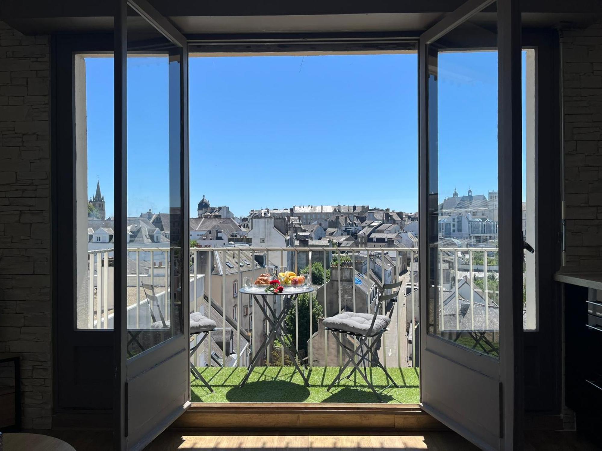 Appartement Vue Sur Les Toits Historiques De *